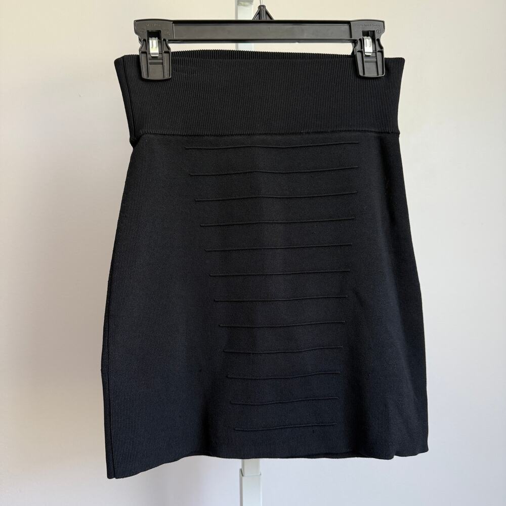 Guess sz XS Black Textured Bodycon‎ Mini Skirt